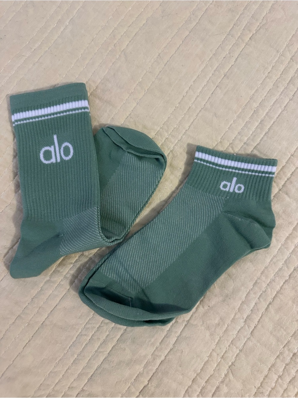 ALO Yoga WoMen’s Low Ankle Athletic Socks 2 pr medium
